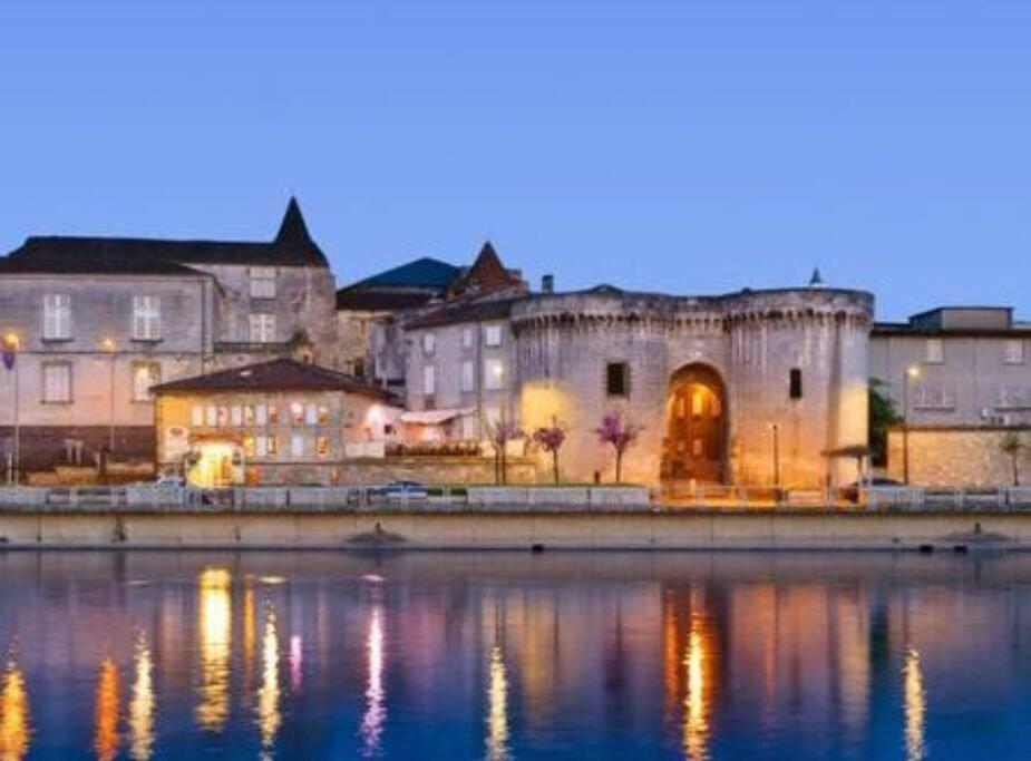 Magnifique T2 Avec Balcon Centre-Ville Cognac Esterno foto